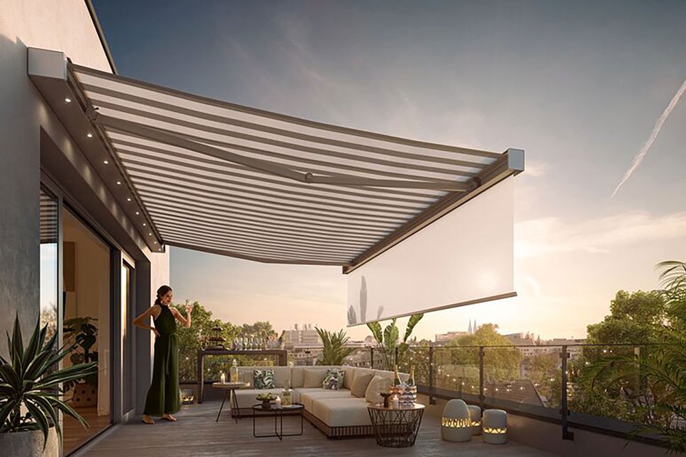 Terrasse avec une surdécoupe et un design moderne, dominée par des teintes de gris et de vert.
