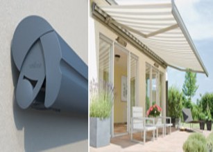 Markisenkasten in Grau und Terrassensituation mit Markise und Glas-Schiebewänden. 