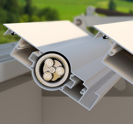 Nahaufnahme eines Markisenkastens mit einem Mechanismus und einem hellen, modernen Design.