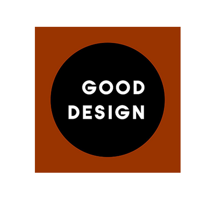 Quadratischer Kasten mit braunem Hintergrund und schwarzem Kreis, darin der Text "GOOD DESIGN" in Weiß.